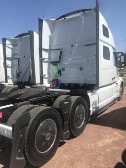 New 2025 Volvo VNL64T860 Sleeper in El Paso Texas