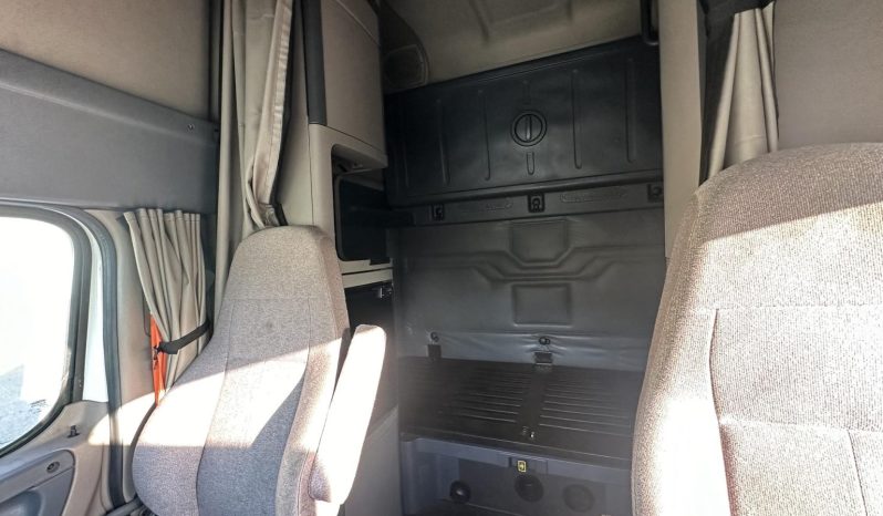 
								Used 2019 Freightliner Cascadia 125 Sleeper in Savannah Georgia full									