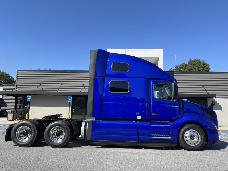 
								New 2025 Volvo VNL64T860 Sleeper in Atlanta Georgia full									