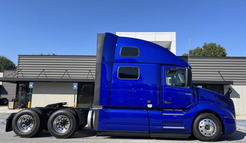 
								New 2025 Volvo VNL64T860 Sleeper in Atlanta Georgia full									