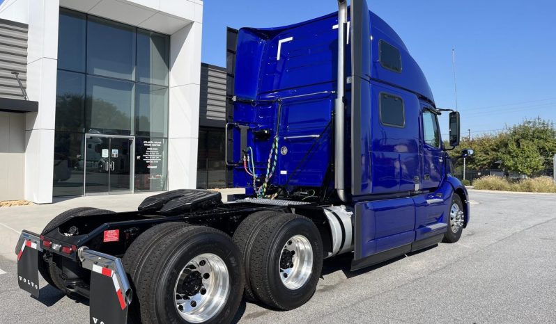 
								New 2025 Volvo VNL64T860 Sleeper in Atlanta Georgia full									