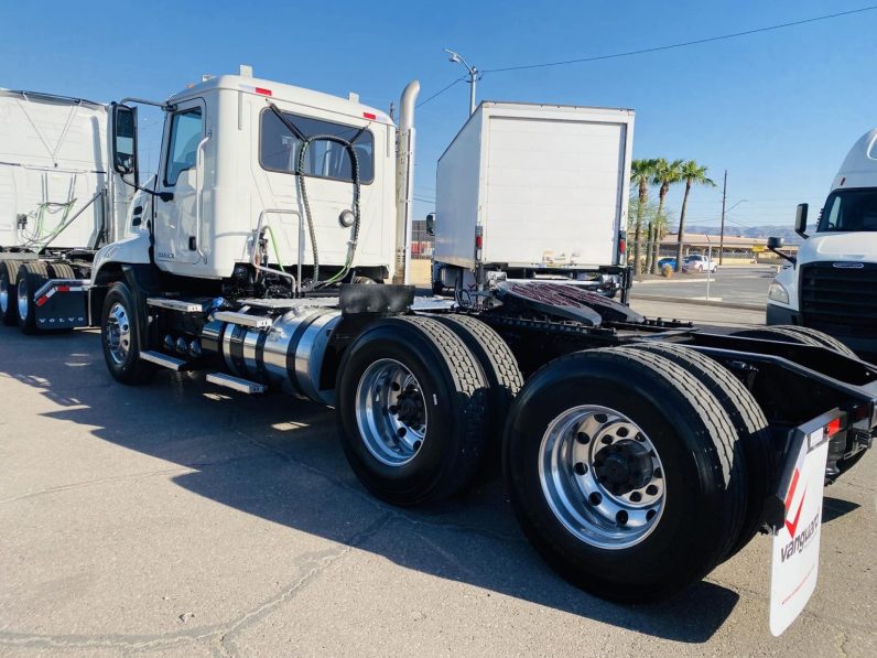 
								Used 2018 Mack PINNACLE CXU613 Day Cab in Phoenix Arizona full									