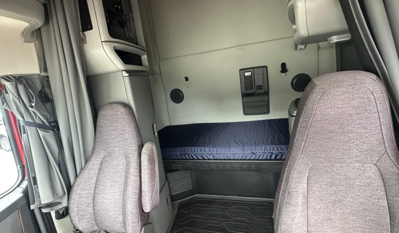 
								Used 2020 Volvo VNL64T760 Sleeper in Savannah Georgia full									