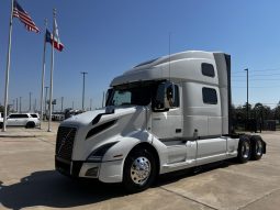 Used 2022 Volvo VNL64T860 Sleeper in Houston Texas