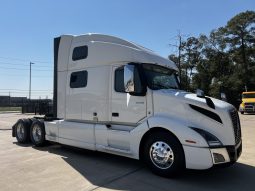 Used 2022 Volvo VNL64T860 Sleeper in Houston Texas