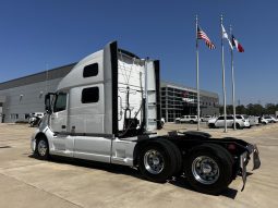 Used 2022 Volvo VNL64T860 Sleeper in Houston Texas