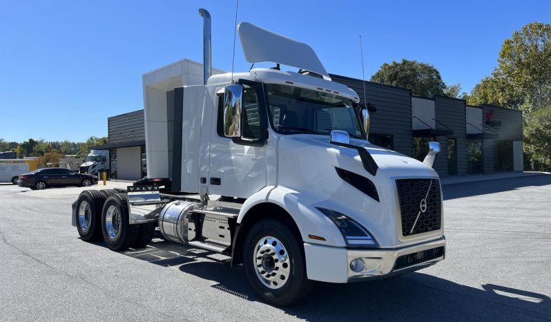 
								New 2025 Volvo VNR64T300 Day Cab in Atlanta Georgia full									