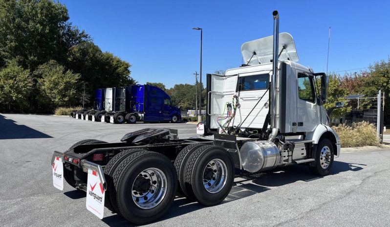 
								New 2025 Volvo VNR64T300 Day Cab in Atlanta Georgia full									