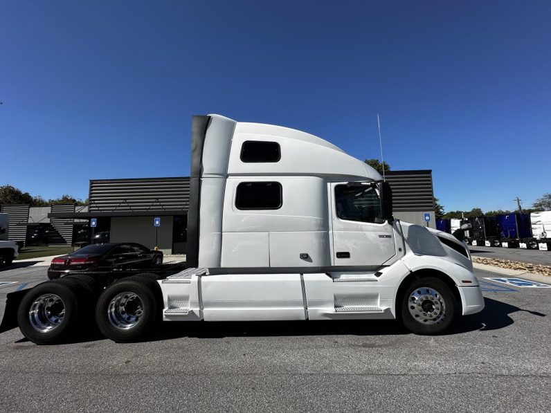 
								Used 2022 Volvo VNL64T860 Sleeper in Atlanta Georgia full									