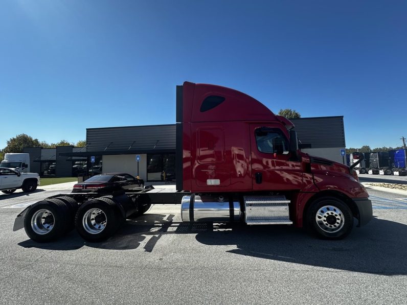 
								Used 2020 Freightliner Cascadia 126 Sleeper in Atlanta Georgia full									