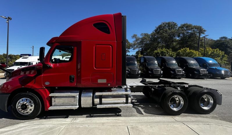 
								Used 2020 Freightliner Cascadia 126 Sleeper in Atlanta Georgia full									