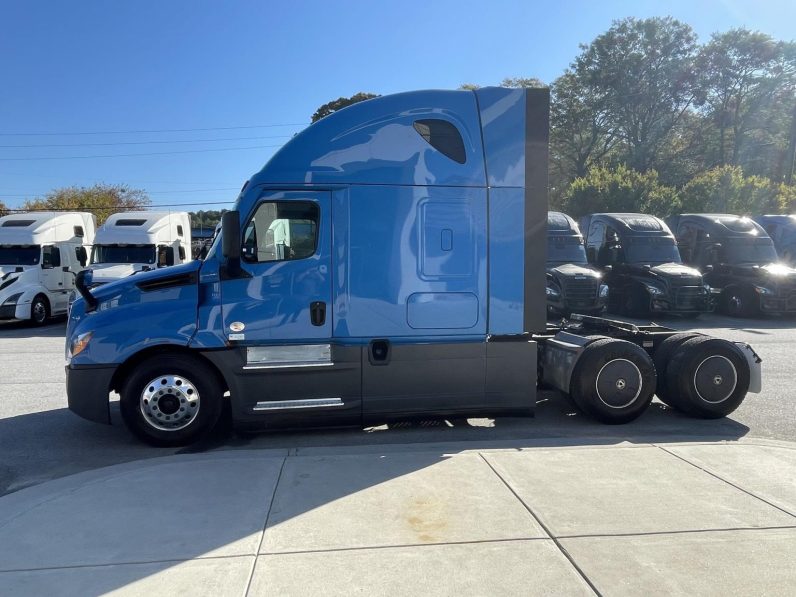 
								Used 2021 Freightliner Cascadia 126 Sleeper in Atlanta Georgia full									