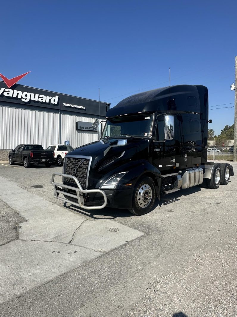 
								Used 2019 Volvo VNL64T760 Sleeper in Savannah Georgia full									