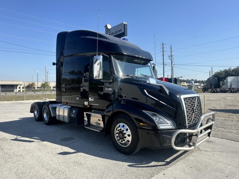 
								Used 2019 Volvo VNL64T760 Sleeper in Savannah Georgia full									