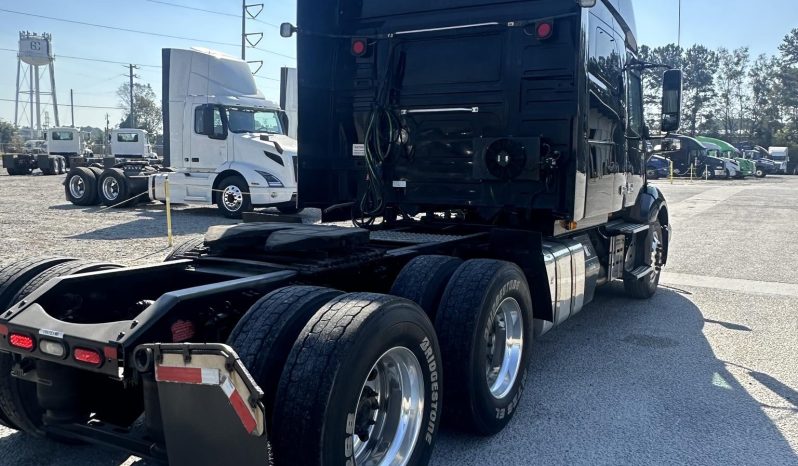 
								Used 2019 Volvo VNL64T760 Sleeper in Savannah Georgia full									