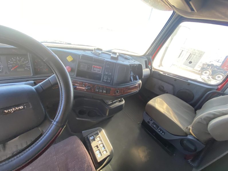 
								Used 2002 Volvo VNL64T770 Sleeper in Phoenix Arizona full									