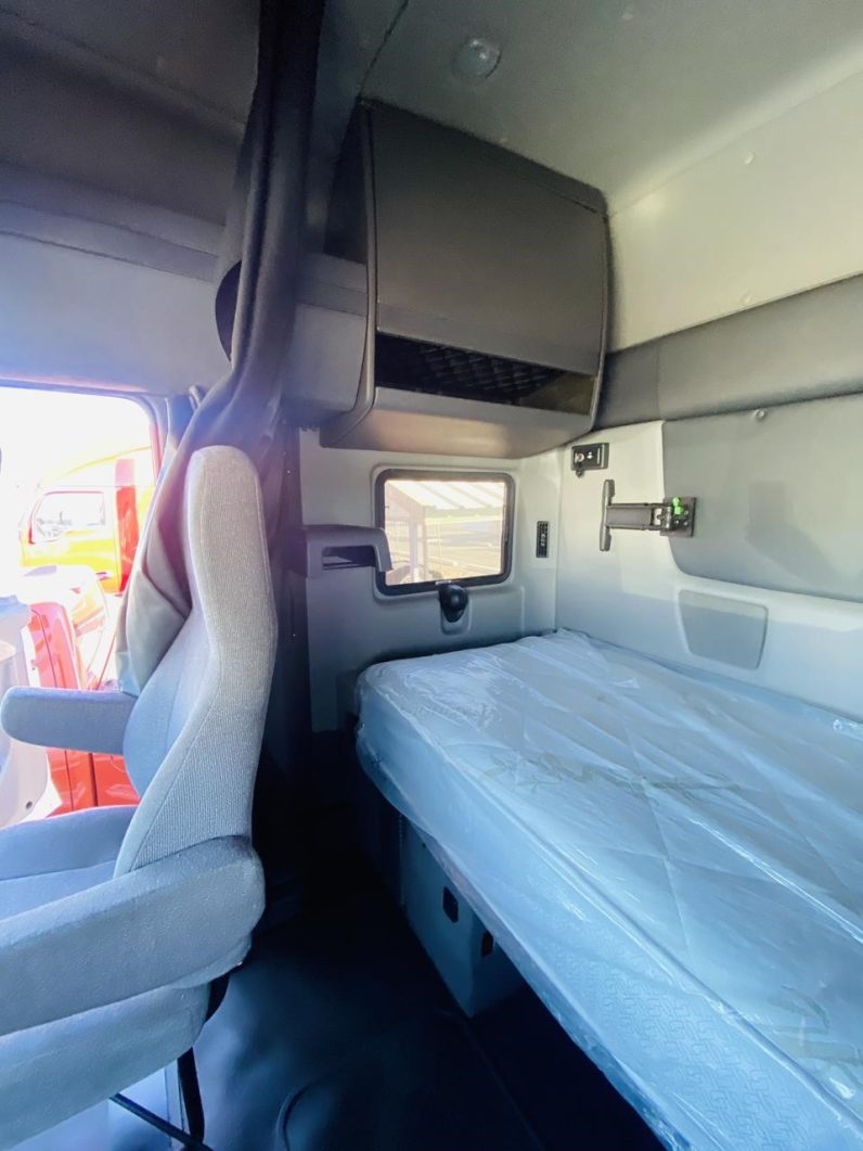 
								Used 2020 International LT Sleeper in Phoenix Arizona full									