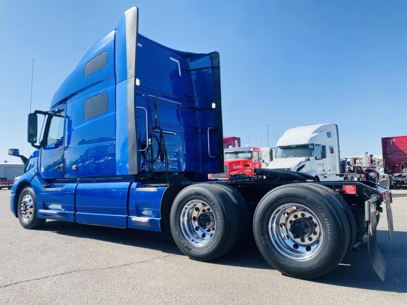 
								Used 2020 Volvo VNL64T760 Sleeper in Phoenix Arizona full									