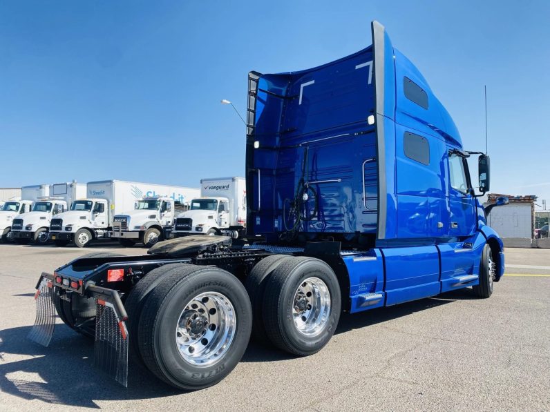 
								Used 2020 Volvo VNL64T760 Sleeper in Phoenix Arizona full									