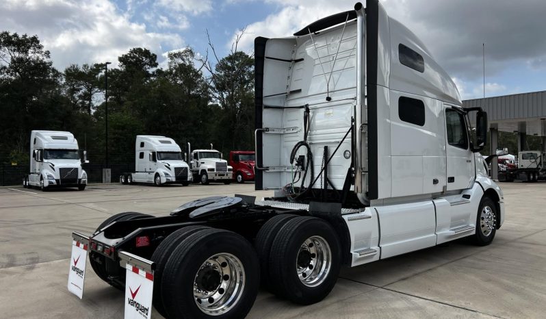 
								Used 2024 Volvo VNL64T760 Sleeper in Houston Texas full									