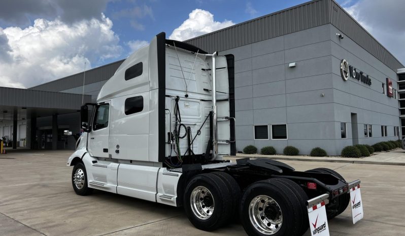 
								Used 2024 Volvo VNL64T760 Sleeper in Houston Texas full									