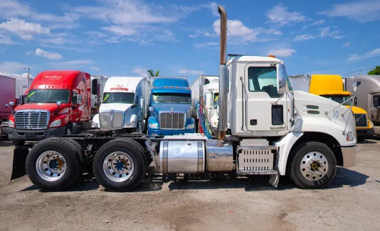 
								Used 2011 Mack Pinnacle CXU612 Day Cab in Hialeah, Florida full									