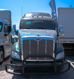 Used 2014 Peterbilt 587 Sleeper in Hialeah, Florida