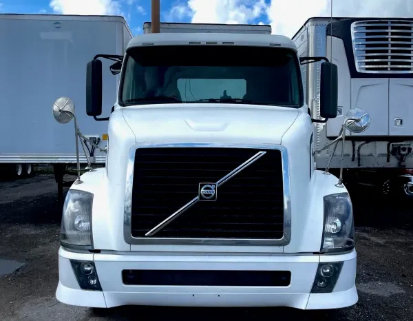 
								Used 2010 Volvo VNL Day Cab in Hialeah, Florida full									