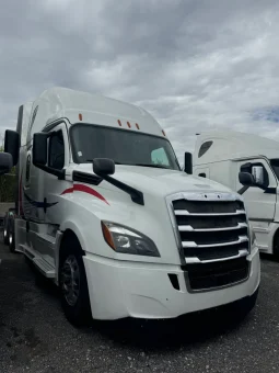 Used 2019 Freightliner Cascadia Sleeper near Hialeah, Florida