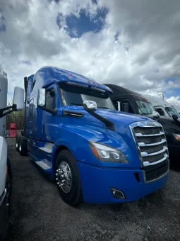 Used 2019 Freightliner Cascadia Sleeper near Hialeah, Florida