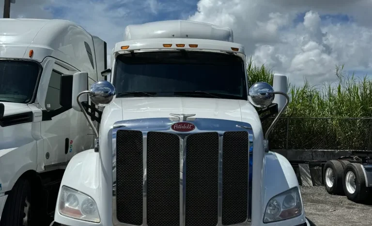 
								Used 2017 Peterbilt 579 Sleeper near Hialeah, Florida full									