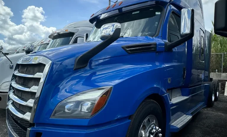 
								Used 2019 Freightliner Cascadia Sleeper near Hialeah, Florida full									