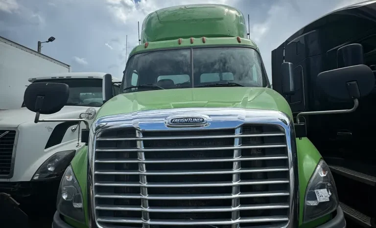 
								Used 2018 Freightliner Cascadia Day Cab near Hialeah, Florida full									