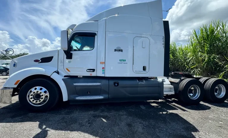 
								Used 2017 Peterbilt 579 Sleeper near Hialeah, Florida full									