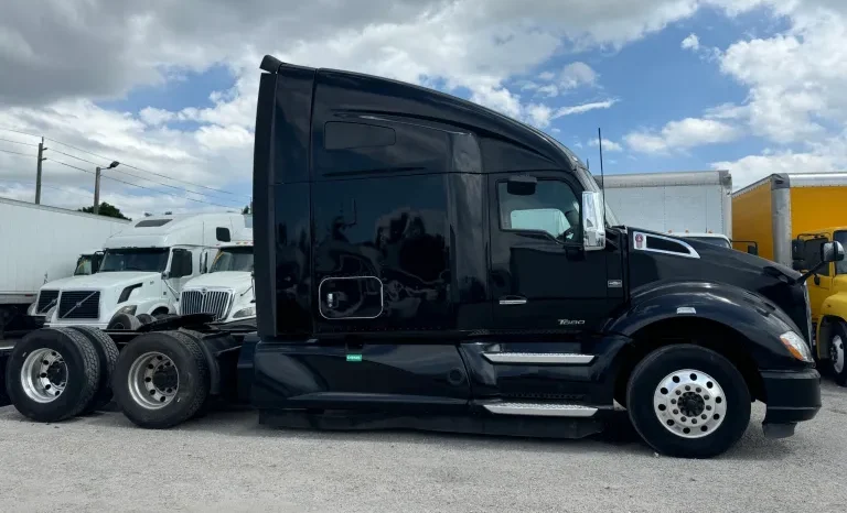 
								Used 2019 Kenworth T680 Sleeper near Hialeah, Florida full									