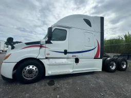 Used 2019 Freightliner Cascadia Sleeper near Hialeah, Florida