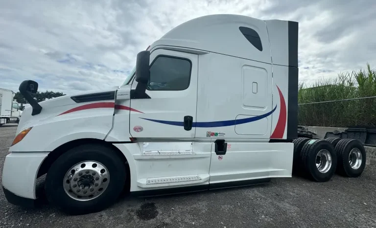 
								Used 2019 Freightliner Cascadia Sleeper near Hialeah, Florida full									