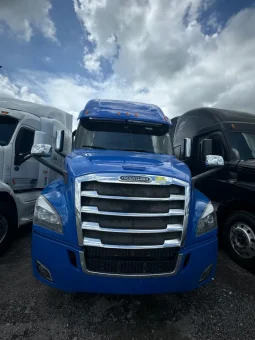 Used 2019 Freightliner Cascadia Sleeper near Hialeah, Florida