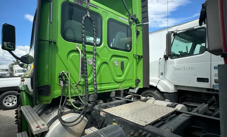 
								Used 2018 Freightliner Cascadia Day Cab near Hialeah, Florida full									