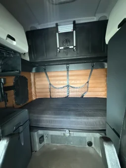 Used 2019 Freightliner Cascadia Sleeper near Hialeah, Florida