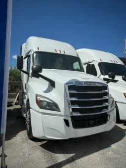 Used 2018 Freightliner Cascadia Sleeper near Hialeah, Florida