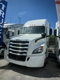 Used 2018 Freightliner Cascadia Sleeper near Hialeah, Florida