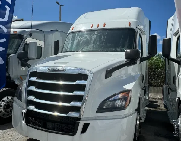 
								Used 2018 Freightliner Cascadia Sleeper near Hialeah, Florida full									