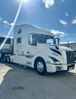 Used 2020 Volvo VNL860 Sleeper in Hialeah, Florida