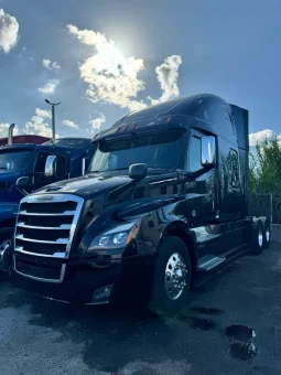 Used 2019 Freightliner Cascadia Sleeper near Hialeah, Florida