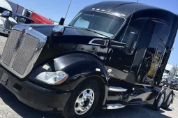 Used 2018 Kenworth T680 Sleeper in Hialeah, Florida