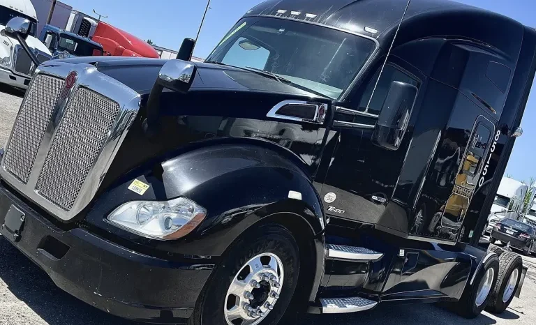 
								Used 2018 Kenworth T680 Sleeper in Hialeah, Florida full									