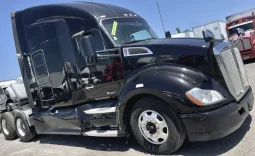 Used 2018 Kenworth T680 Sleeper in Hialeah, Florida