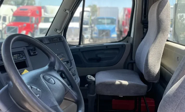 
								Used 2013 Freightliner Cascadia Day Cab in Hialeah, Florida full									