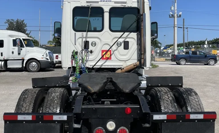 
								Used 2013 Freightliner Cascadia Day Cab in Hialeah, Florida full									